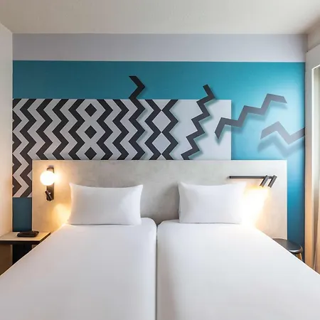Hotel Ibis Styles Centre Meriadeck 3*