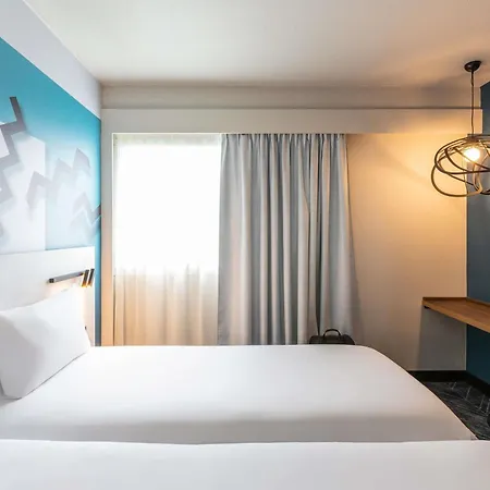 Ibis Styles Centre Meriadeck 호텔